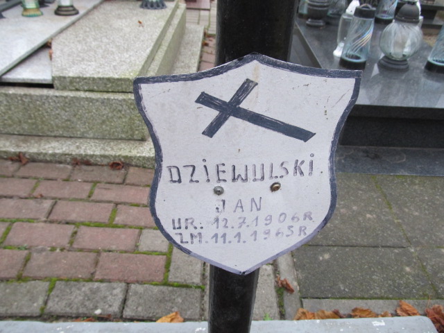 Jan Dziewulski 1906 Ustronie Morskie - Grobonet - Wyszukiwarka osób pochowanych